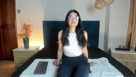 Snapshot of anniebluee_ chatting on 04/24/26, 11:56 Annie Bluee online show from 04/24/26, 11:56