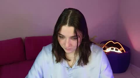 Snapshot of anniedodge chatting on 10/19/25, 01:17 Annie online show from 10/19/25, 01:17