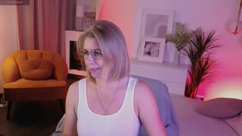 Annie online show from 10/15/25, 01:44