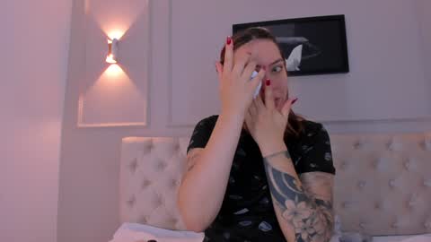 Annie online show from 12/27/24, 11:17