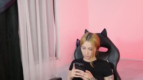 Annie online show from 05/21/26, 02:07
