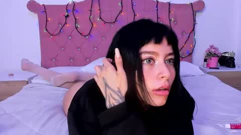 Annie online show from 01/11/25, 05:29