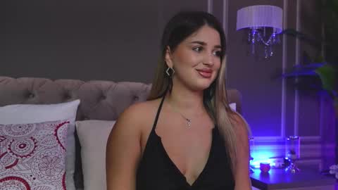 Snapshot of anniestyles chatting on 10/29/25, 05:31 AnnieStyles online show from 10/29/25, 05:31