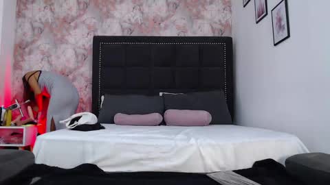 Anniieleonhart online show from 02/26/25, 08:33