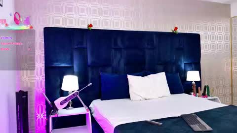 Anniieleonhart online show from 09/15/25, 07:58