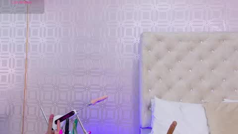 Anniieleonhart online show from 10/07/25, 07:55