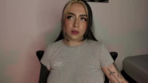 Snapshot of annikamerliahh_ chatting on 11/02/25, 10:01 Annika online show from 11/02/25, 10:01