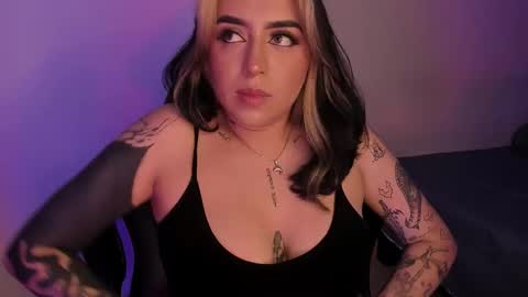 Snapshot of annikamerliahh_ chatting on 11/21/25, 04:44 Annika online show from 11/21/25, 04:44