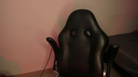 Snapshot of annikamerliahh_ chatting on 11/26/25, 02:12 Annika online show from 11/26/25, 02:12