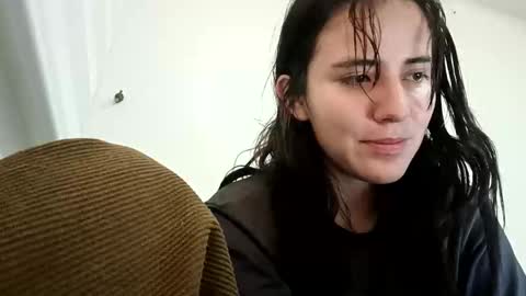 Snapshot of annrousse chatting on 10/25/25, 02:52 annrousse online show from 10/25/25, 02:52