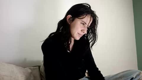 Snapshot of annrousse chatting on 10/28/25, 02:48 annrousse online show from 10/28/25, 02:48