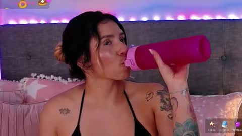 Snapshot of anntonellalee chatting on 11/25/25, 07:58 Antonella Lee online show from 11/25/25, 07:58