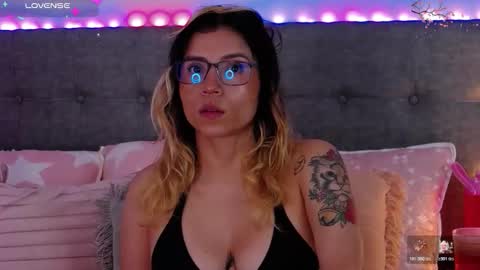 Snapshot of anntonellalee chatting on 12/15/25, 09:08 Antonella Lee online show from 12/15/25, 09:08