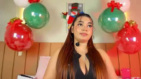 Snapshot of anny_arango1 chatting on 12/17/25, 05:02 Ana online show from 12/17/25, 05:02