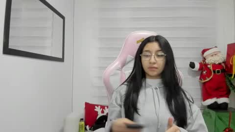 Snapshot of anny_jones01 chatting on 12/16/25, 01:05 anny_jones01 online show from 12/16/25, 01:05