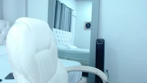 ANNY LOUIS online show from 02/19/25, 02:12