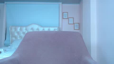 ANNY LOUIS online show from 02/24/25, 05:00