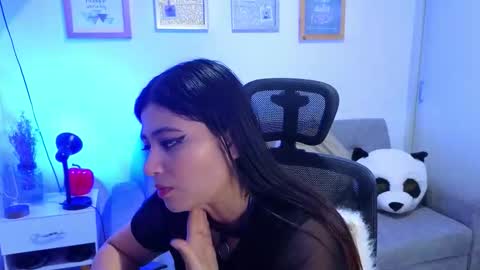 Snapshot of anny_louis chatting on 11/07/25, 07:25 ANNY LOUIS online show from 11/07/25, 07:25