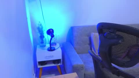 Snapshot of anny_louis chatting on 11/18/25, 07:18 ANNY LOUIS online show from 11/18/25, 07:18