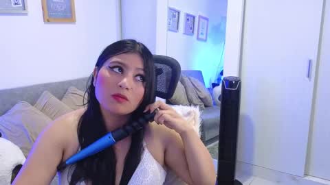 Snapshot of anny_louis chatting on 11/25/25, 07:47 ANNY LOUIS online show from 11/25/25, 07:47