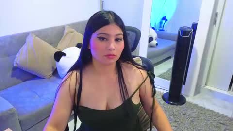 Snapshot of anny_louis chatting on 11/27/25, 08:00 ANNY LOUIS online show from 11/27/25, 08:00