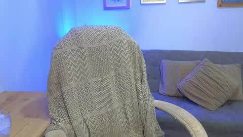 Snapshot of anny_louis chatting on 12/02/25, 07:09 ANNY LOUIS online show from 12/02/25, 07:09