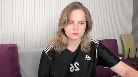 anny_love_you online show from 09/18/25, 10:06