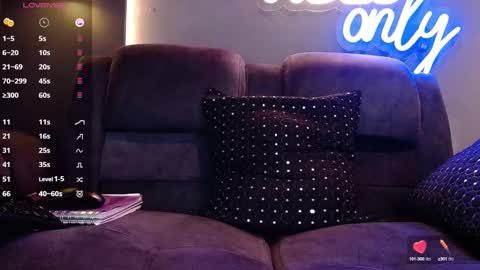 anny_loves online show from 12/24/24, 06:17