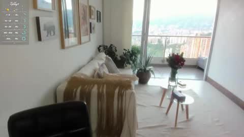 Anny online show from 10/19/25, 10:21