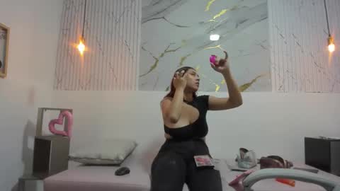 annyeli_bigtits online show from 11/28/25, 11:46