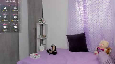 Snapshot of annyeliz chatting on 12/13/25, 07:53 Anny online show from 12/13/25, 07:53