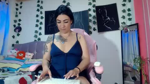 Snapshot of annyevans_ chatting on 02/07/25, 10:52 online show from 02/07/25, 10:52