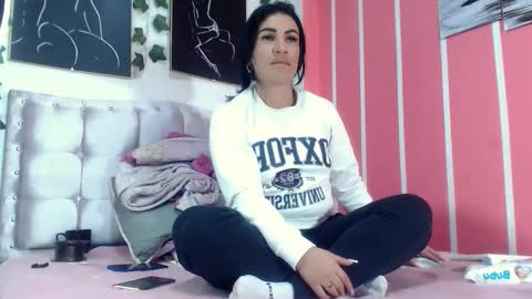 Snapshot of annyevans_ chatting on 02/17/25, 11:09 online show from 02/17/25, 11:09