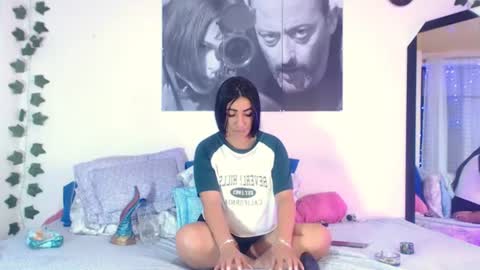 Snapshot of annyevans_ chatting on 06/21/26, 12:35 online show from 06/21/26, 12:35
