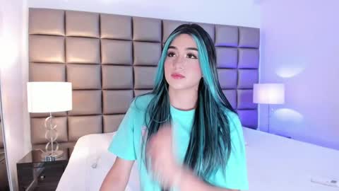 Snapshot of annyhizzle chatting on 02/16/25, 09:38 online show from 02/16/25, 09:38