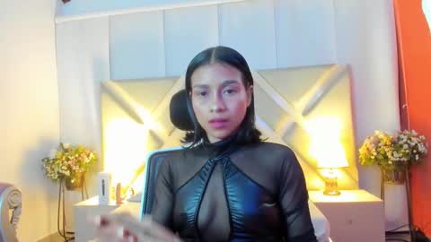 Snapshot of annylittle_ chatting on 10/24/25, 04:20 LittleSunny  My schedule 1400 - 2200 GMT -5 online show from 10/24/25, 04:20