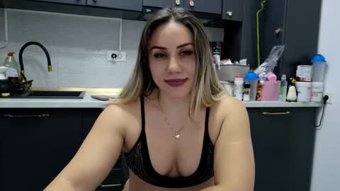 Snapshot of annyloveyou chatting on 01/16/26, 08:13 Annyfit4you online show from 01/16/26, 08:13