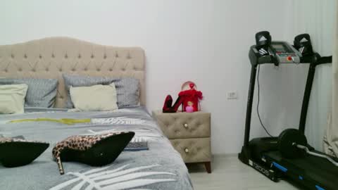 Snapshot of annyloveyou chatting on 04/21/26, 04:45 Annyfit4you online show from 04/21/26, 04:45