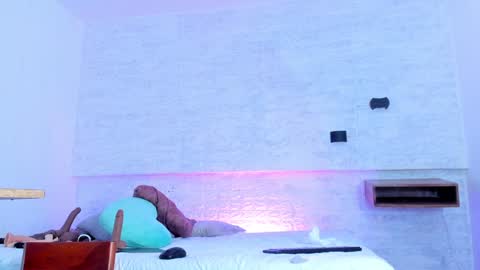 Snapshot of annyluna1 chatting on 01/04/25, 04:11 Annyluna online show from 01/04/25, 04:11