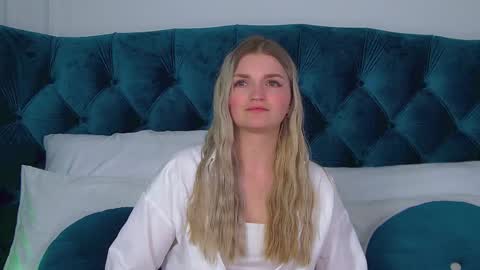 Snapshot of annyraii chatting on 11/23/25, 08:03 annyraii online show from 11/23/25, 08:03