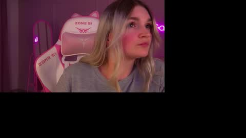 Snapshot of annyraii chatting on 11/28/25, 07:38 annyraii online show from 11/28/25, 07:38