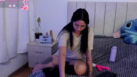 Snapshot of annyroberts_89 chatting on 10/27/25, 11:25 Anny online show from 10/27/25, 11:25