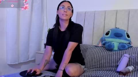 Snapshot of annyroberts_89 chatting on 11/03/25, 10:32 Anny online show from 11/03/25, 10:32