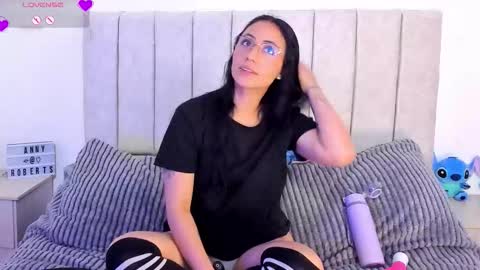 Snapshot of annyroberts_89 chatting on 11/14/25, 11:24 Anny online show from 11/14/25, 11:24