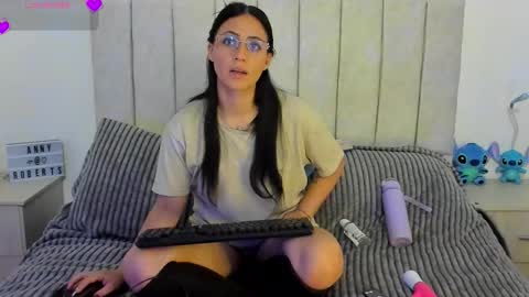 Snapshot of annyroberts_89 chatting on 11/15/25, 11:21 Anny online show from 11/15/25, 11:21