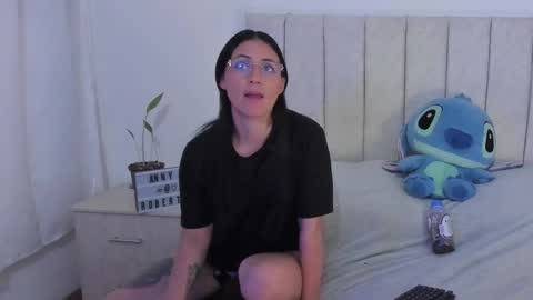 Snapshot of annyroberts_89 chatting on 11/25/25, 11:16 Anny online show from 11/25/25, 11:16