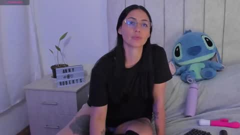 Snapshot of annyroberts_89 chatting on 11/28/25, 10:45 Anny online show from 11/28/25, 10:45