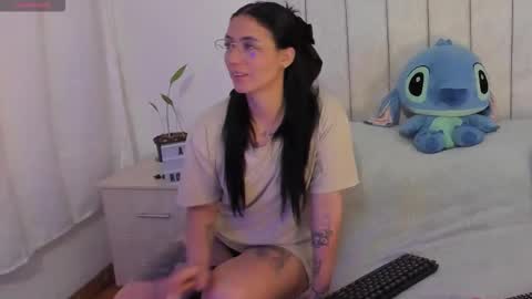 Snapshot of annyroberts_89 chatting on 11/29/25, 10:24 Anny online show from 11/29/25, 10:24