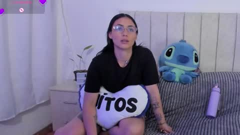 Snapshot of annyroberts_89 chatting on 12/15/25, 11:09 Anny online show from 12/15/25, 11:09