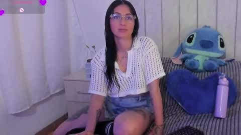 Snapshot of annyroberts_89 chatting on 12/19/25, 11:23 Anny online show from 12/19/25, 11:23